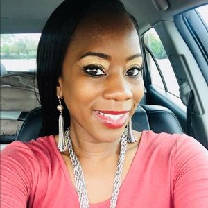 Meet your Posher, Kenisha